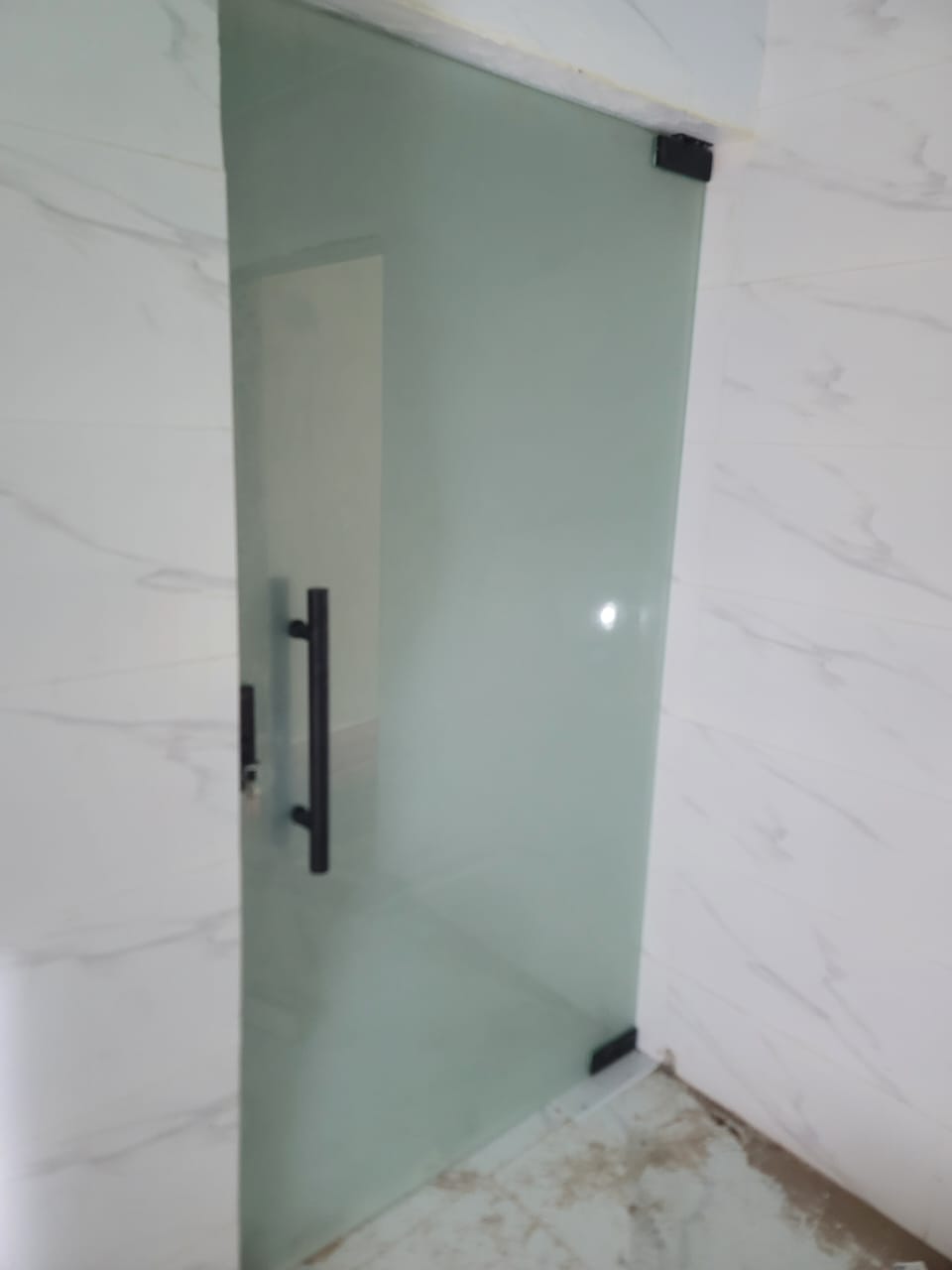 من أعمالنا في تركيب كبائن الاستحمام والشاورات الزجاجية - صورة 6