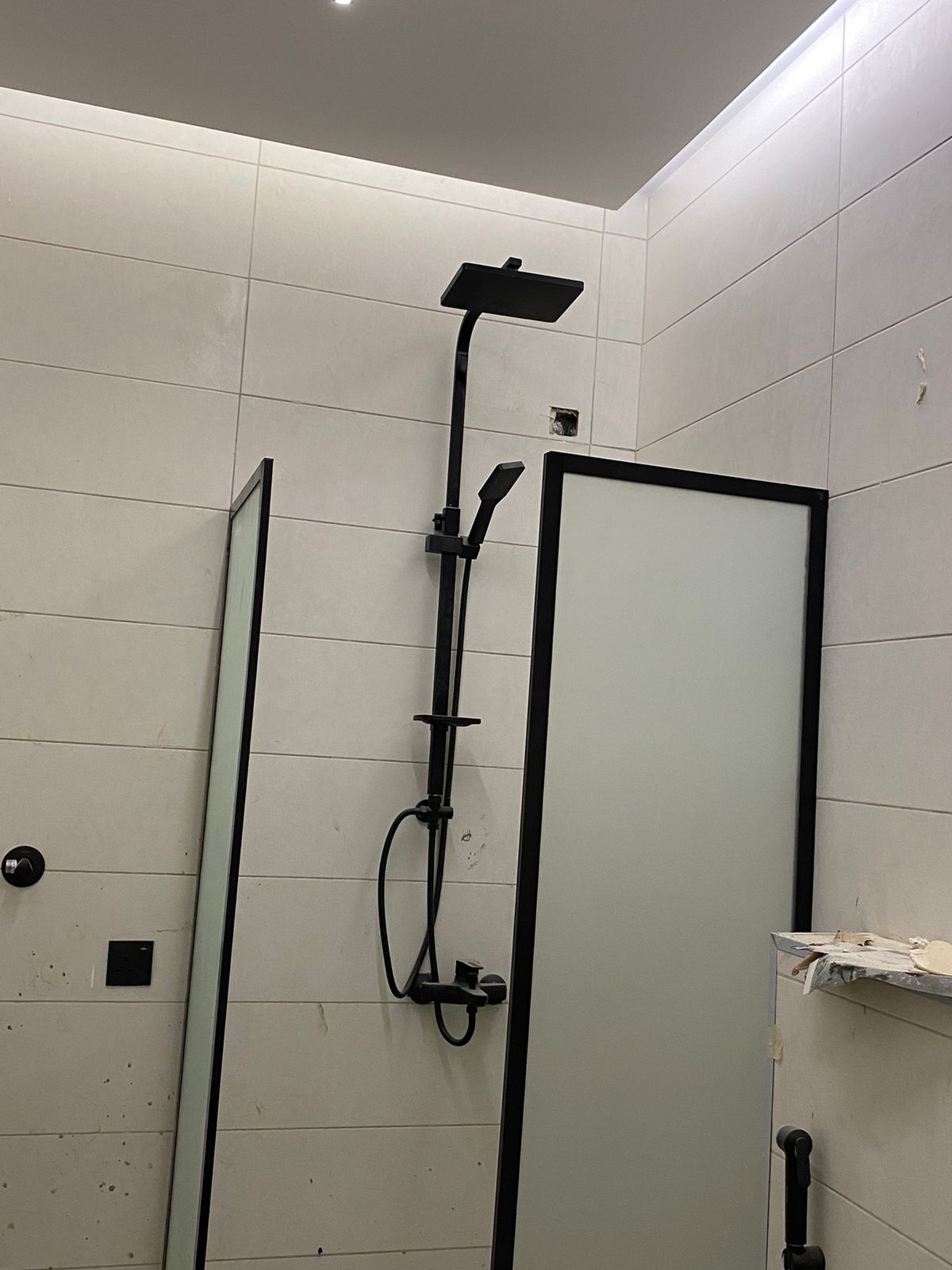 من أعمالنا في تركيب كبائن الاستحمام والشاورات الزجاجية - صورة 8