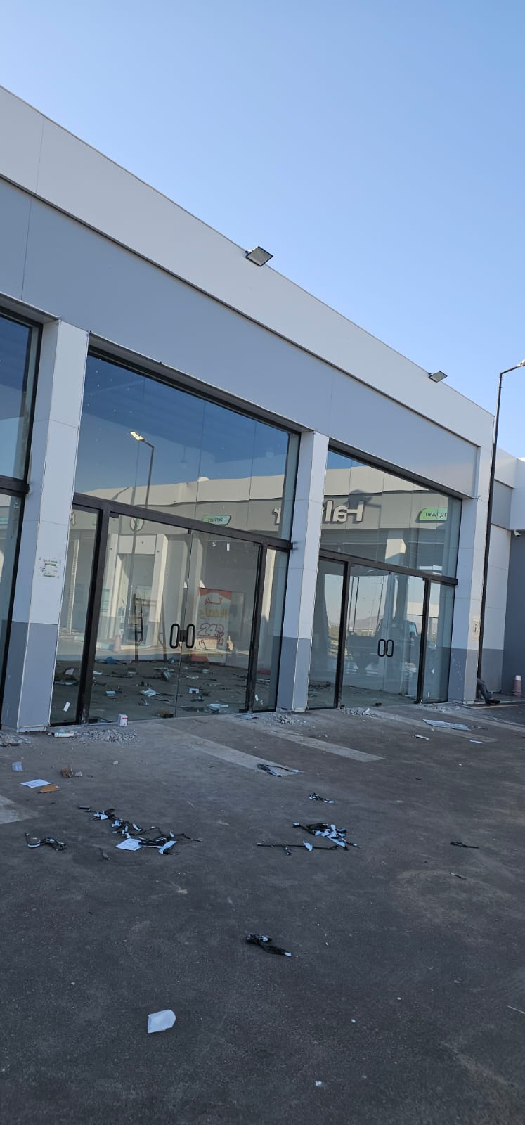 من أعمالنا في تصميم وتركيب الواجهات الزجاجية الاستركشر