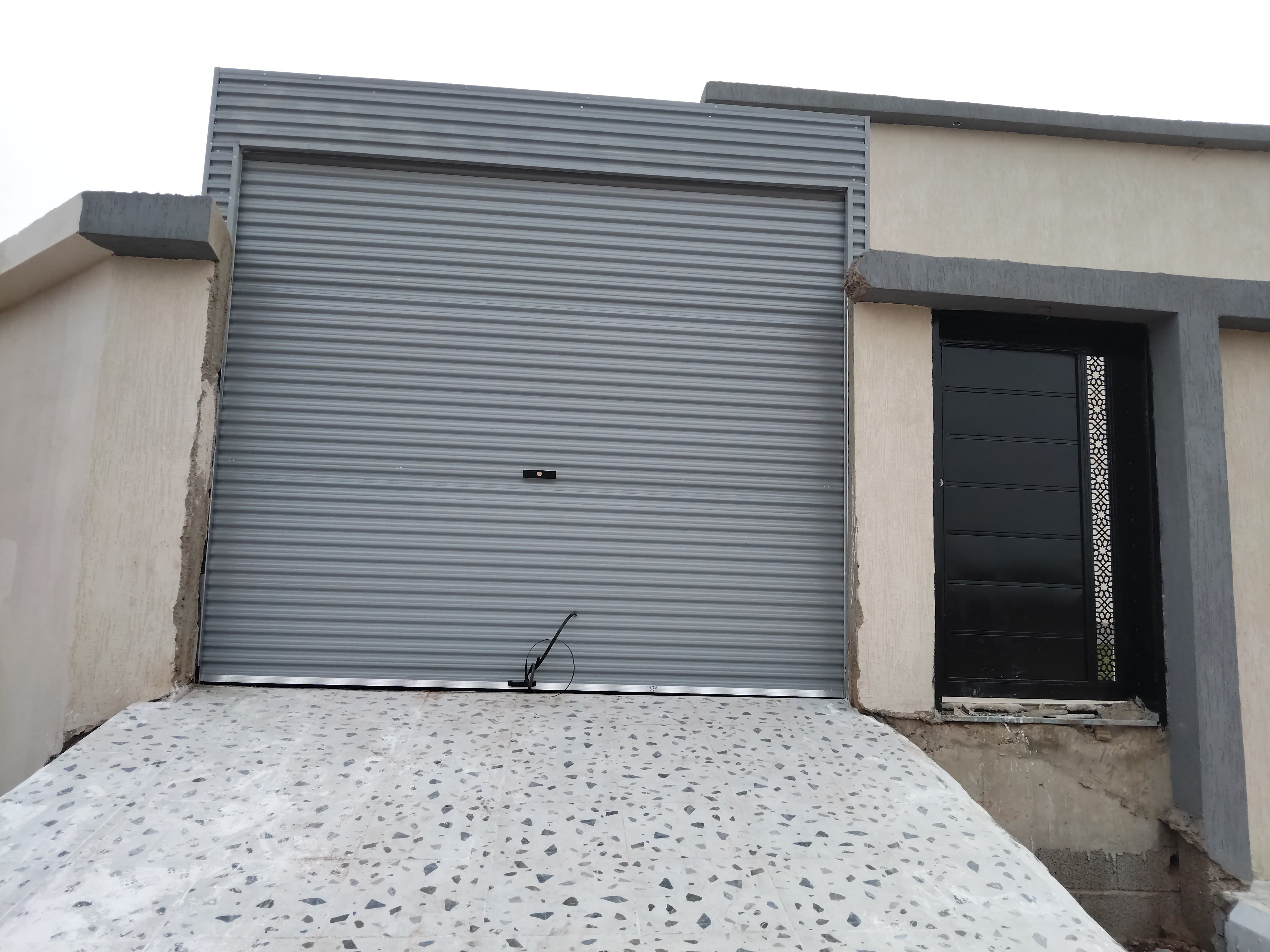 من أعمالنا في تجهيز وتركيب أبواب زجاج السيكوريت - صورة 5